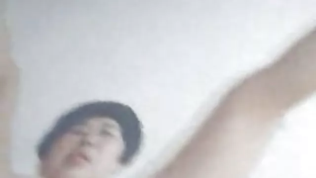 不要被抓到的性爱手淫过有同性恋亲吻